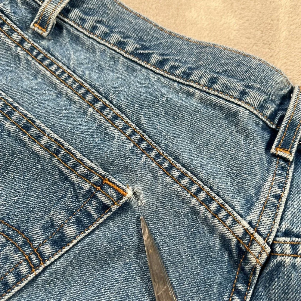 Vintage Levis 550 Relaxed Fit Denim Shorts Mens 34 Medium Wash Blue Cotton 90s